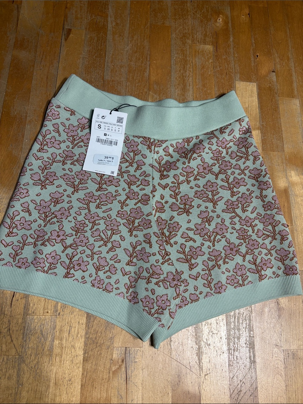 Zara NWT Mint Green Knit Floral Highrise shorts